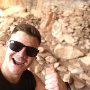 Meet your Posher, Clint